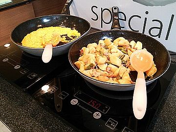 ブロッコリーと肉を炒めたものとスクランブルエッグだけです