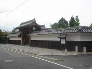 陣屋だけ建てたそうです。画像は、岡崎市の跡地に復元されたもの。