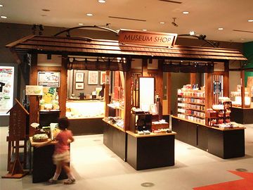 お土産コーナーが、5階と1階にあります