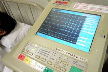 波形を見てた健診係に……