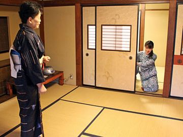 『こんばんわぁ』って、可愛く襖を開けようとしたのに……