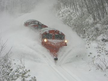 雪でも遅れないシステムを作れってんだ