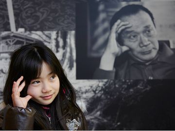 『川崎市岡本太郎美術館』女の子が可愛かったので載せてみました。