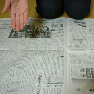 新聞紙敷いてもらって