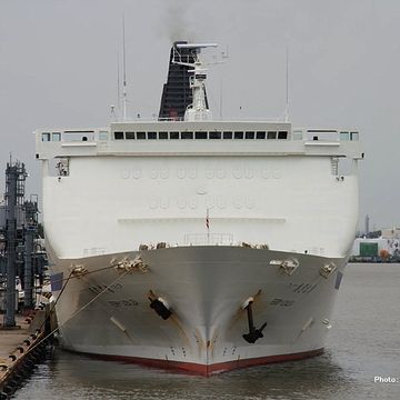 フェリーの甲板から海まで、どれだけの高さがあると思うんです?