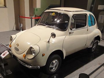 突如、自動車の登場です