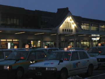 夜の会津若松駅