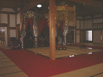 おー、お寺の匂いがする