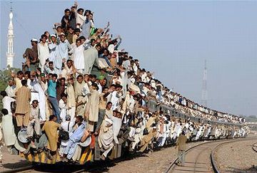 バングラデシュの帰省列車