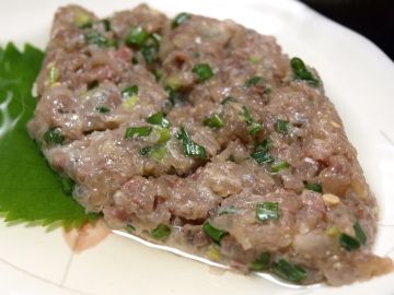 “なめろう”。見た目は良くありません。