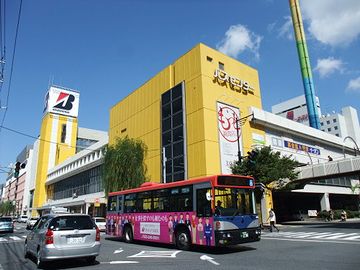 バスセンターは、東京行きの高速バスも出る集積所です