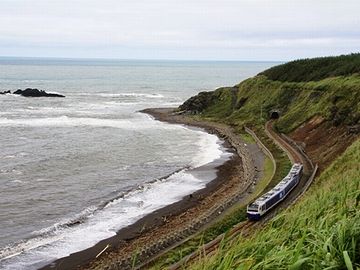 山が、海際まで迫ってるんですから