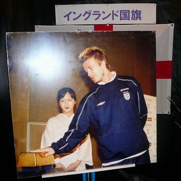 ベッカム様も触った!