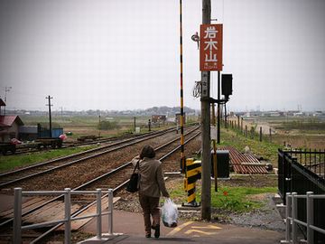 金木駅から見た、五所川原方面。晴れてれば、岩木山が見えるのでしょうね。