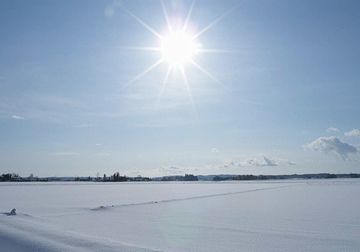 まっさらな深い雪と、さんさんと降り注ぐ陽光
