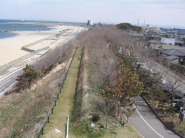 新潟海岸の砂丘。まるで堤防のようです。