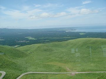 寒風山からは、お昼に寄った入道崎まで見えます