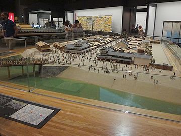 とにかく広く、展示品の規模、量、ともに半端ではありません