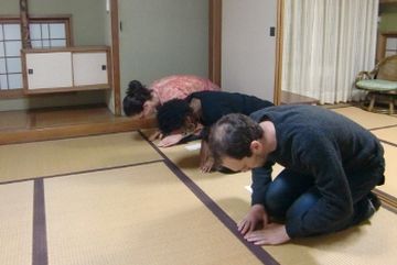 民家に泊まるんじゃ、気詰まりなんじゃないの?