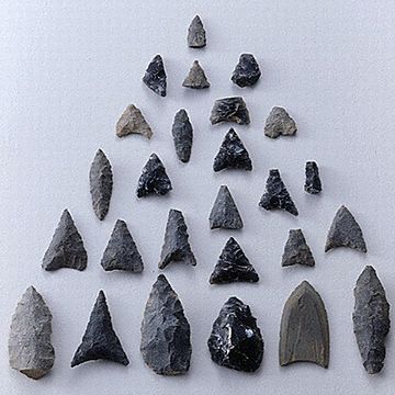 武器として作られた弥生時代の矢尻(『吉野ヶ里遺跡』出土)