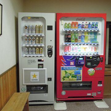 自販機でビールを売ってる