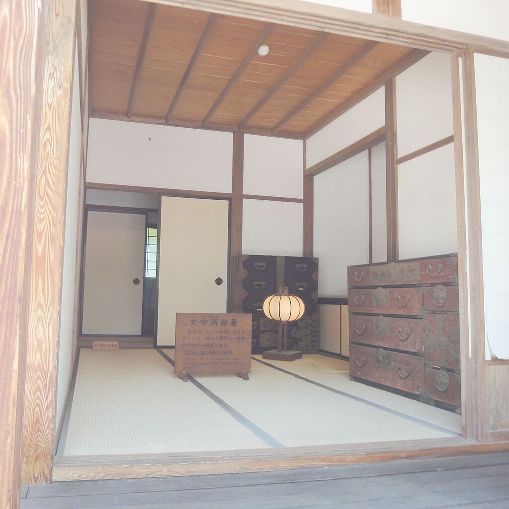 『女中頭部屋』