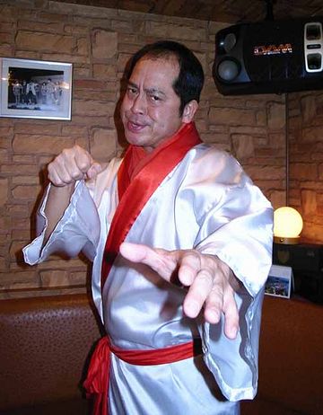 物真似は、形から入らなきゃなりません
