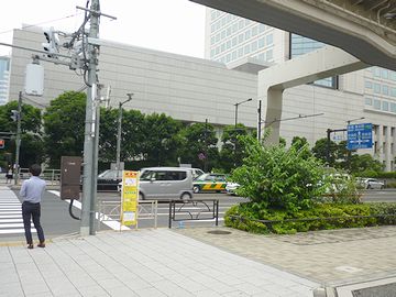 山手通りとの交差点