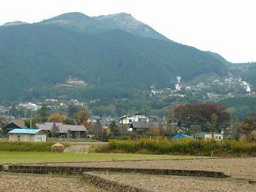 由布院・静かな田舎道を行く馬車