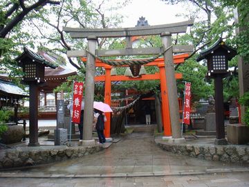 昔の港近くに、湊稲荷(みなといなり)神社ってのがあるけど……