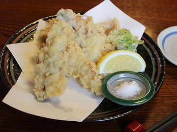 天ぷらを塩で食べさせるようです