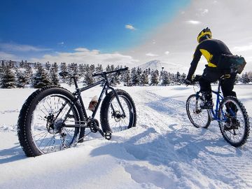 この自転車だと、雪の中でもワサワサと入っていけるんですね