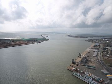 セリオンから見えた旧雄物川（現秋田運河）河口