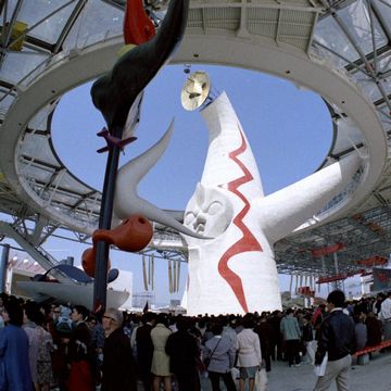 なんといっても有名なのが、大阪万博(1970年)に聳えた太陽の塔です