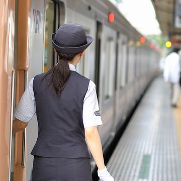 ↑この方は車掌さんで、駅員ではありません