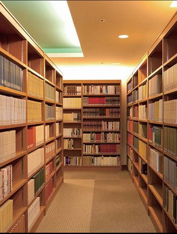 由美が、図書館で催したことにより……