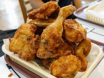 ケンタッキーフライドチキンなら、このくらい(12ピース半)。ぜったい、一人では食えません。