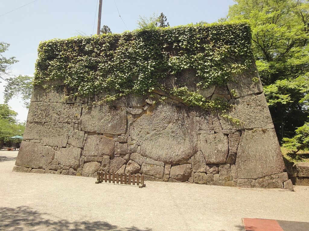 こんな石、どうやって組んだんだ?