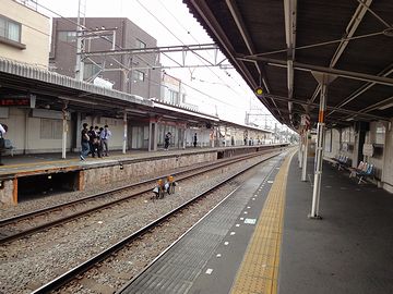 反対側に見えるホームが、『高田馬場』『西武新宿』方面です