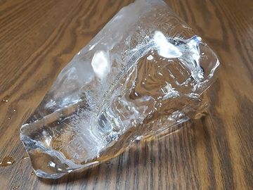 透明なロックアイスは、解けにくい