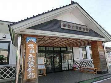 すぐ近くに、『津軽三味線会館』もあります