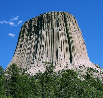 米ワイオミング州にあるデビルズタワー。『未知との遭遇』の舞台です。<br>