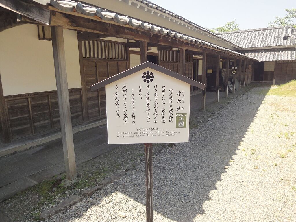 さっき歩いてきた塀の裏っかわってことだよね