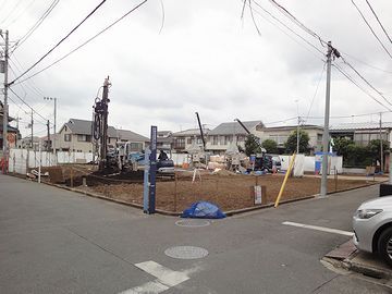 そこここに空き地が出来てて、新しい建物になるようです