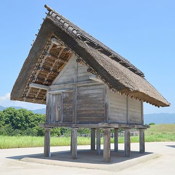 高床式倉庫（『吉野ヶ里遺跡』復元）