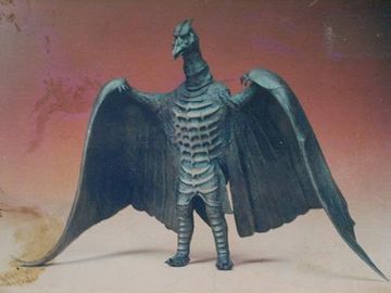 先割れスプーンの先端部分、大怪獣ラドンに似てます