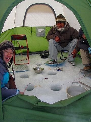 テントを使えば、風が吹いても寒くない。