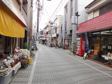 駅前から続く商店街