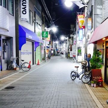 夜の都立家政商店街