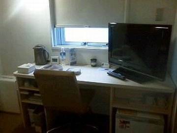 ブラインドを開くと、ピーカンの太陽が、すでに高々と昇ってました